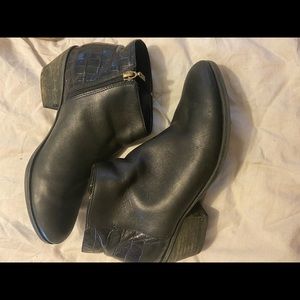 Clark’s women’s black leather boots